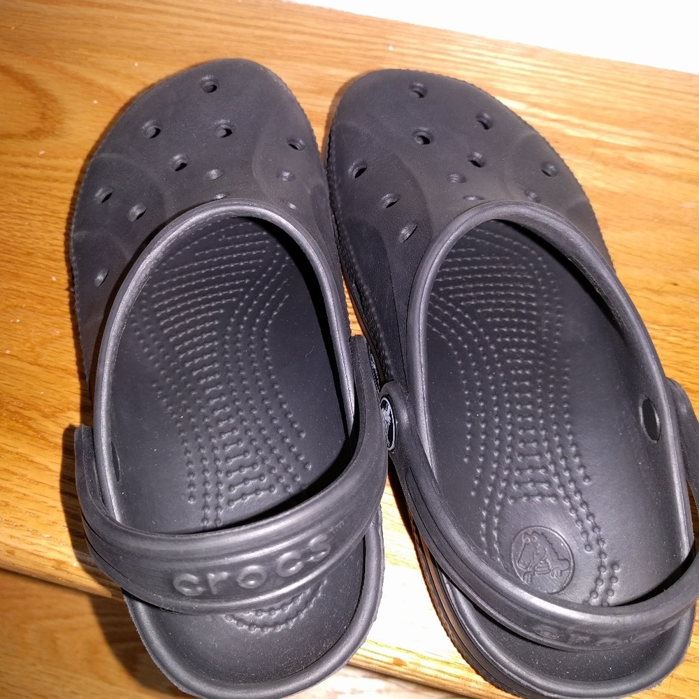 Black crocs